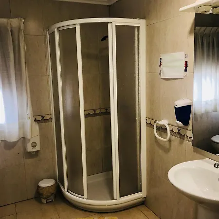 ゲストハウス La Estacion